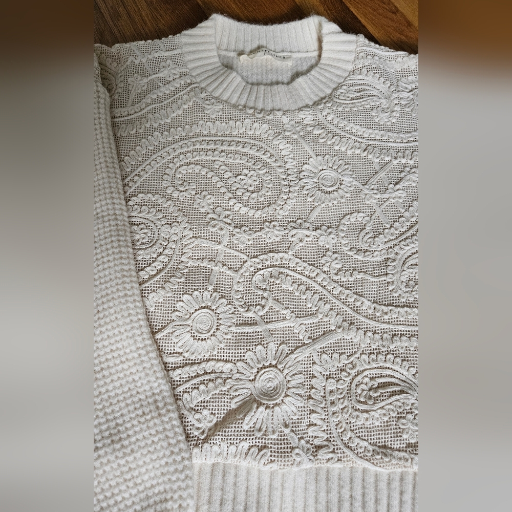 Stitch + Feather Kya Embroidered Knit Sweater Small - Picture 3 of 6